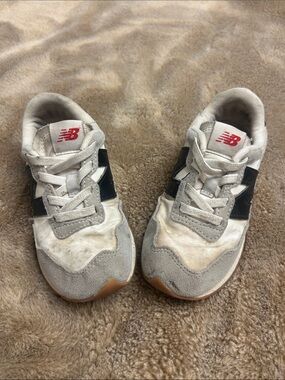 New Balance Kids White, Black & Tan Accent Sneakers 💥